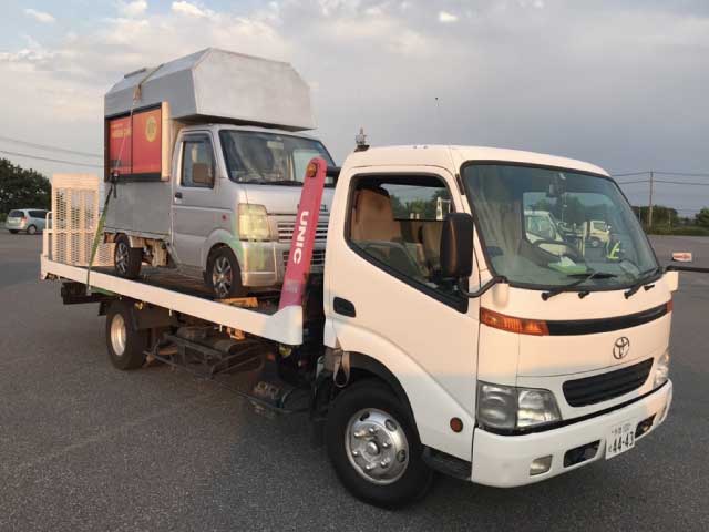 キッチンカーをご購入いただいた後は積載車で陸送いたします キッチンカーをご購入いただいた後は積載車で陸送いたします